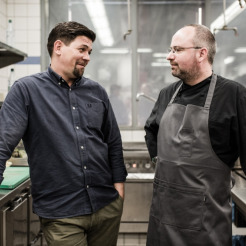 Tim Mälzer versus Christian Lohse bei Kitchen Impossible Foto: VOX / Nady El-Tounsy