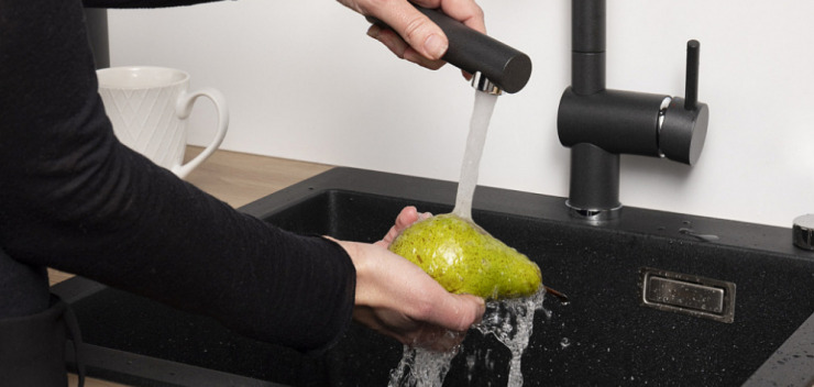 Schlauchbrause herausziehbarer Mousseursauslauf