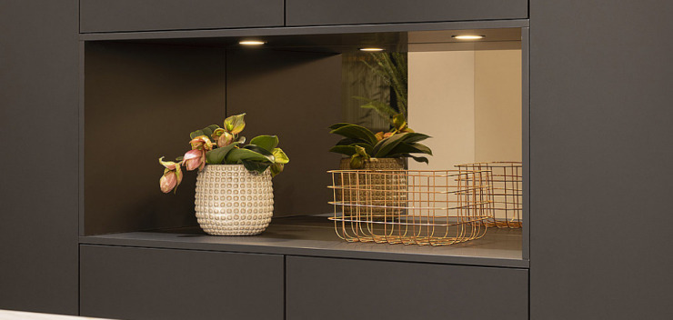 beleuchteter Regal-Einschub Regal-Nische im Küchen-Hochschrank Nobilia Küche