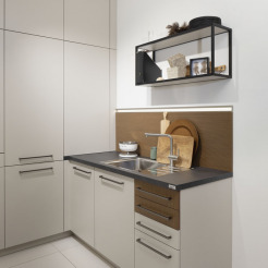 Spüle im Hauswirtschaftsraum mit Möbeln von Ballerina