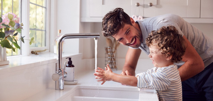 Eine Edelstahlarmatur in der Küche ist eine gute Grundlage für Trinkwasserqualität
