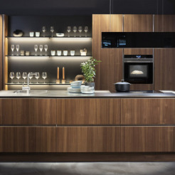 Küche im Mid Century Stil gerillte Front Echtholz-furniert in Nussbaum und Eiche mit Edelstahl-Arbeitsplatte HÄCKER