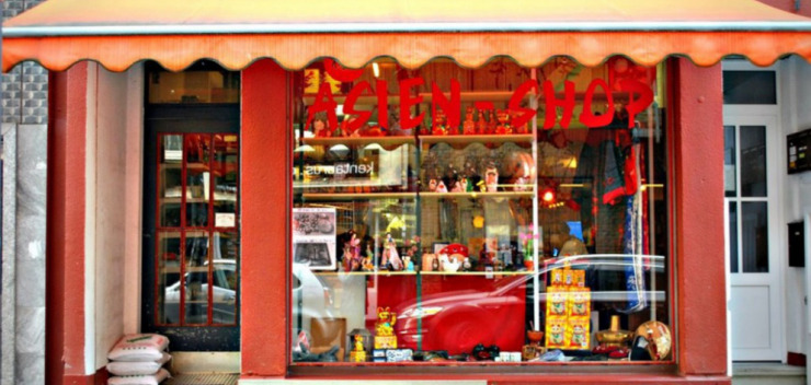 Ein Mittagsgericht mit Tofu im Asien-Shop