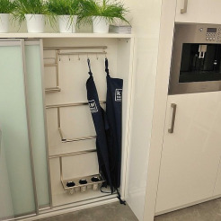 Schiebetürschrank mit geringer Tiefe für Küchenschürzen