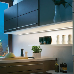 Küchenunterschrank-Beleuchtung mit LED-Flächenlicht von Hera