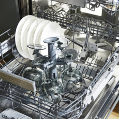 Gaggenau-Geschirrspüler mit Weinglas-Halterungen