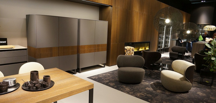 Puristische Wohnküche von LEICHT auf der LivingKitchen 2019 in Köln