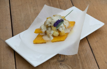 Gerösteter Kartoffel-Polenta-Schmarrn mit geschmolzenem Gorgonzola und Lavendel