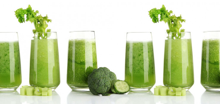 Auch Johann Lafer wirbt für Gemüse-Smoothies – hier mit dem BL 716 Standmixer von Kenwood.
