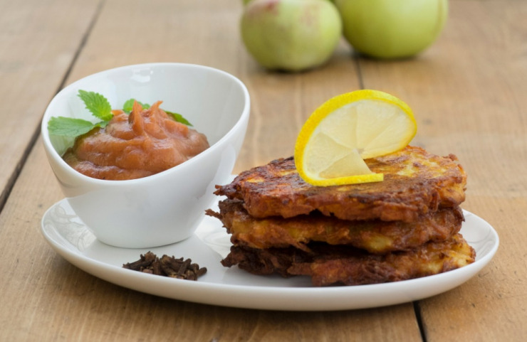 Knusprige Kartoffelpuffer mit Göppinger Apfelmus