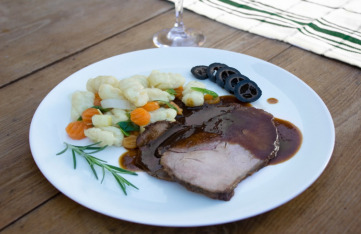 Kalbsbraten in Rosmarinsoße mit Karotten-Lauch-Gnocchi