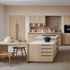Nobilia Küche im Japandi-Design mit hellen Holzfronten
