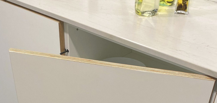 Ballerina Küche mit aus Multiplex Platten weiß beschichtet mit RESOPAL® PRO MOW 2024