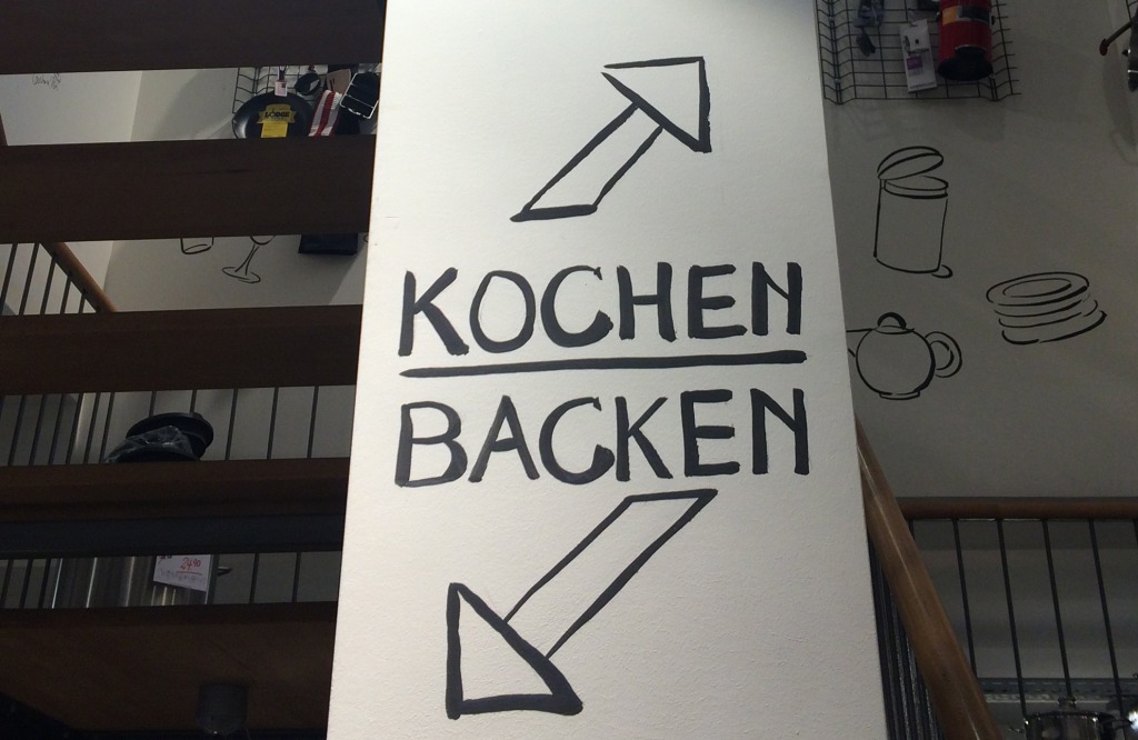 Schriftzug an der Treppe im Kölner Kochhaus
