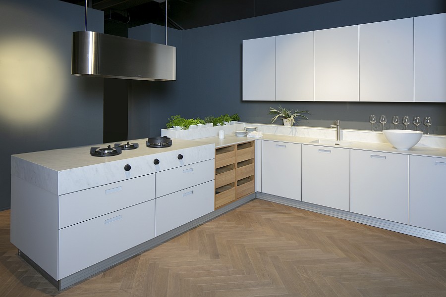 Designhaube über Gaskochfeld in einer next125-Küche