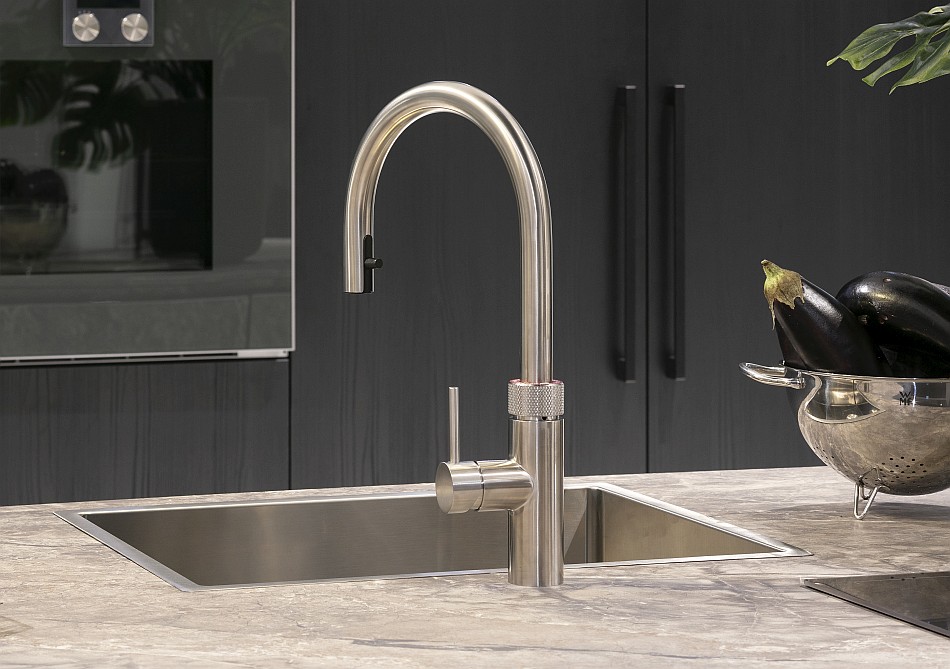 Quooker Armatur in einer Küche von Pronorm mit Gaggenau Einbaugeräten