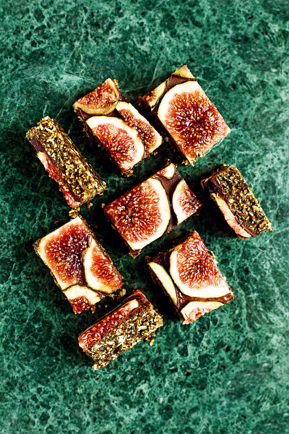 Feigenriegel Rezeptbild Seite 113 im Backbuch Natürlich süß und lecker erschienen bei TOPP im frechverlag