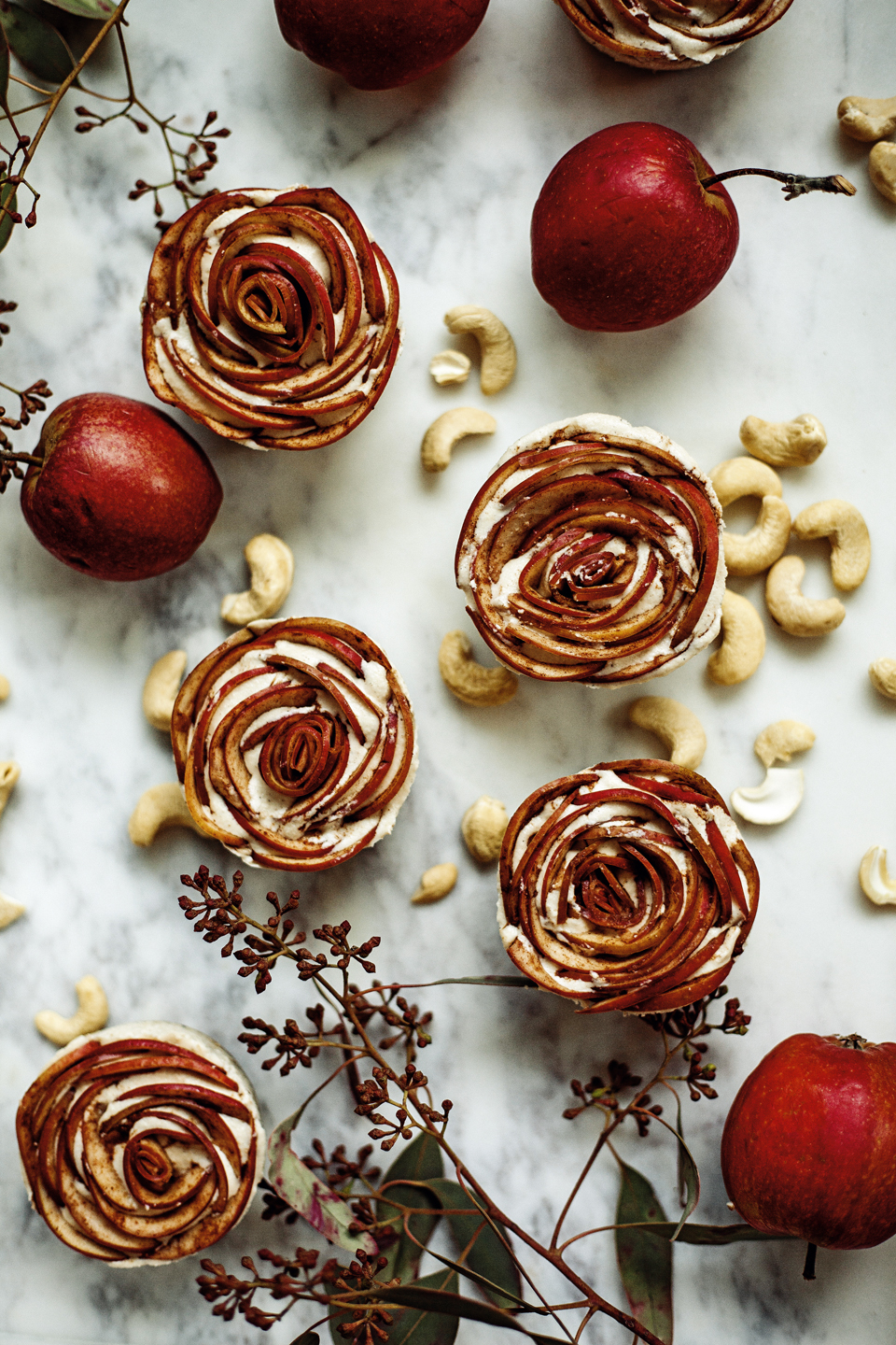 Rosenküchlein Rezeptbild Seite 214 im Backbuch Natürlich süß und lecker erschienen bei TOPP im frechverlag