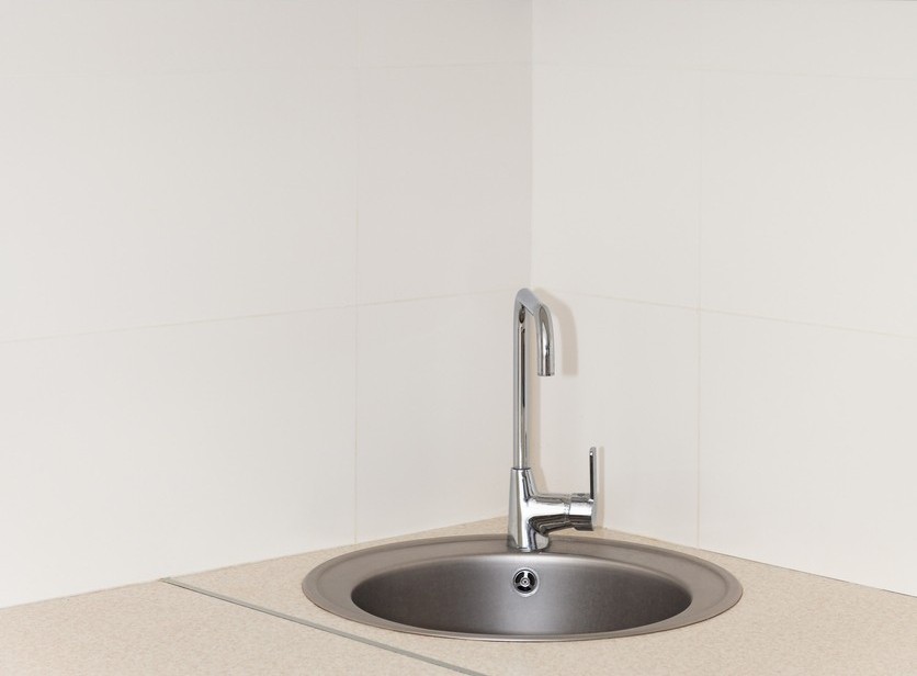 Rundes Spülbecken in der Küchenecke