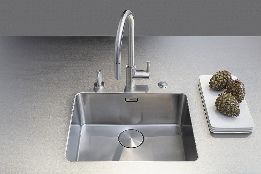 Häcker Küche Edelstahlarbeitsplatte und Spülbecken