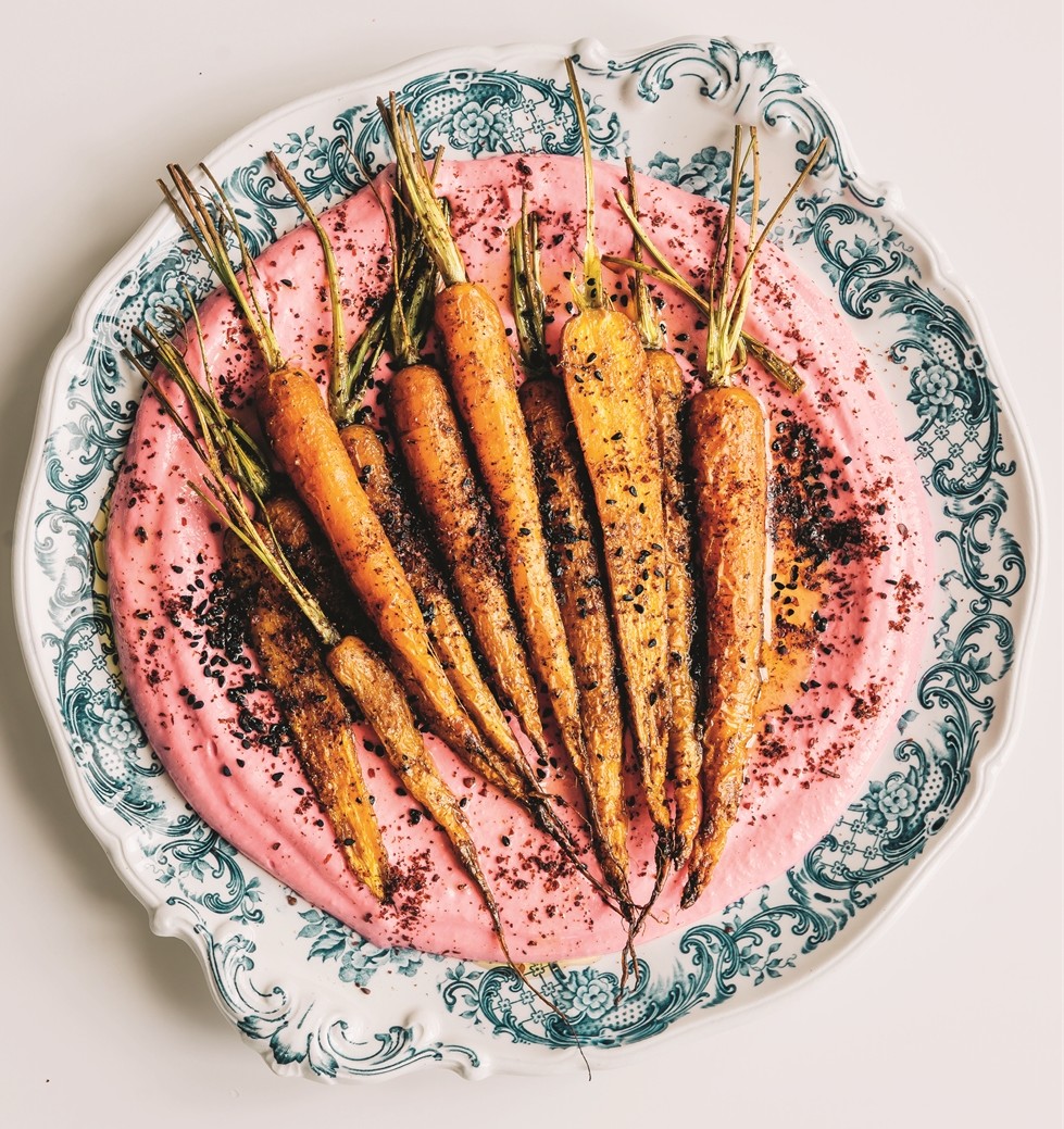 Rote Beete Labneh mit gerösteten Karotten © Shabnam Rebo - DK Verlag Dorling Kindersley 