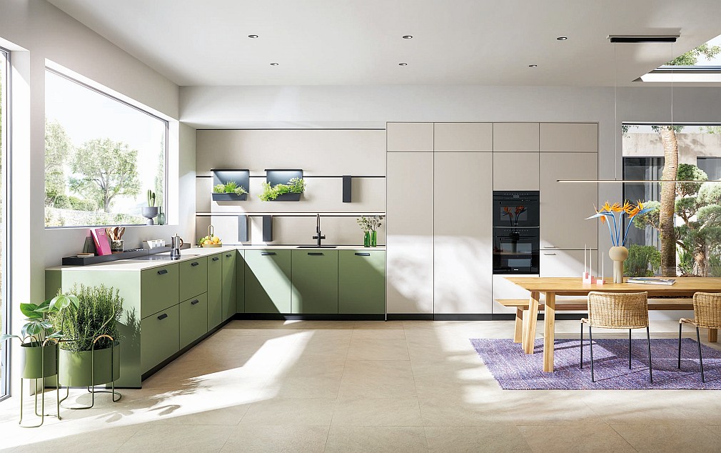 next125 Küche mit Linoleum Fronten in Naturgrau und Olivgrün - Foto: next125