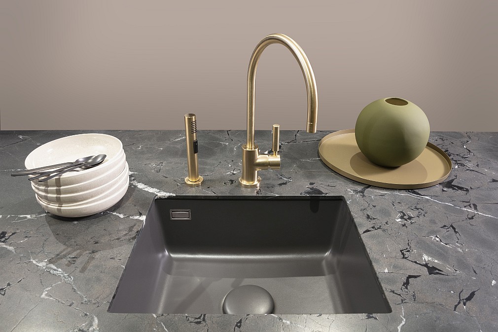 PerfectSense®-Arbeitsplatte in Granit-Optik mit fühlbaren Adern