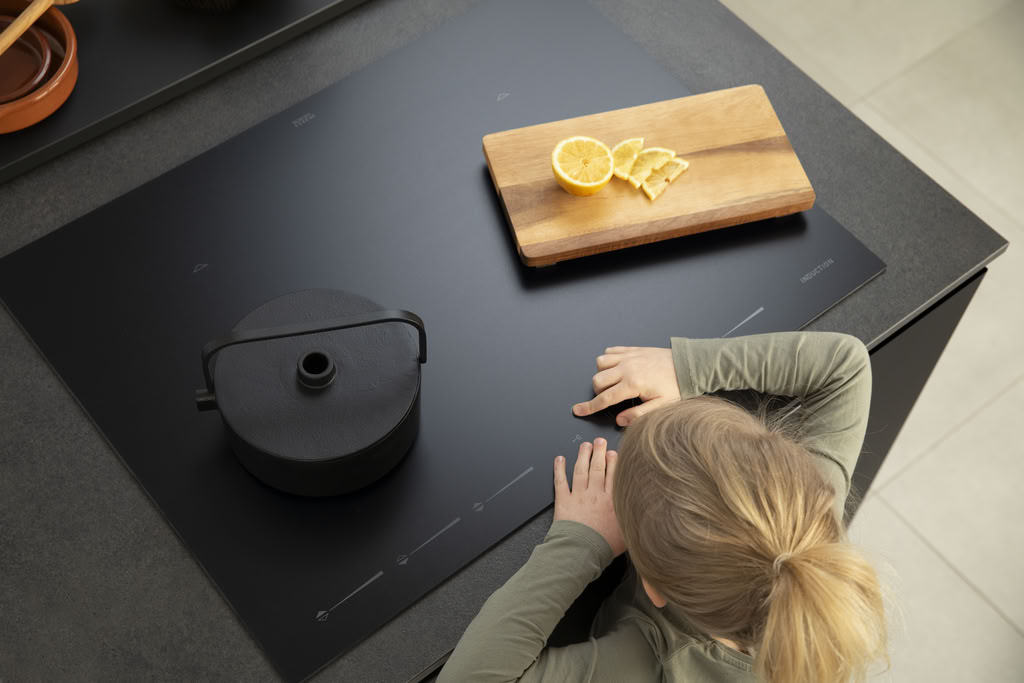 CERAN® matte line bringt matte Eleganz auf die Kochfläche. Foto: SCHOTT/Oana Szekely