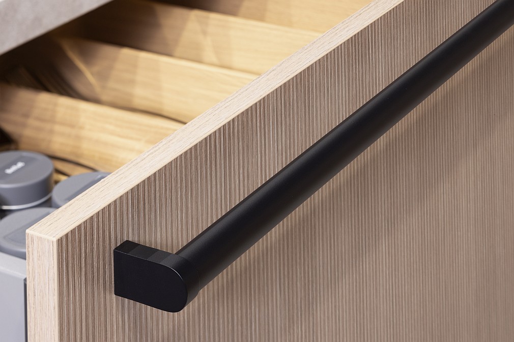 Schüller Linea Front Eiche Rillenoptik Küchenschublade ausgezogen