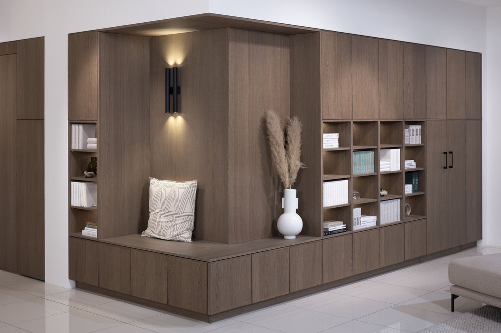 Wohnraum Möbel Kubus aus Ballerina Möbeln dahinter Hauswirtschaftsraum Zutritt seitlich