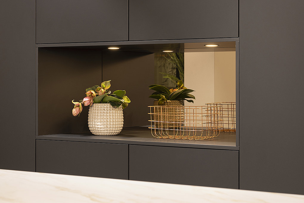 beleuchteter Regal-Einschub Regal-Nische im Küchen-Hochschrank Nobilia Küche