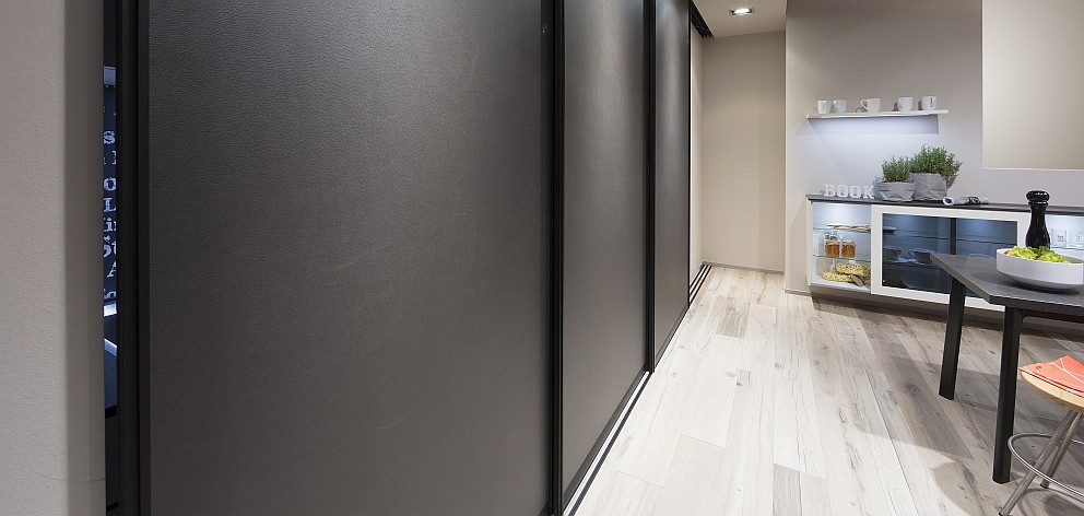 Versteckte Küchen – für Puristen und Wohn-Minimalisten - Küchenkompass