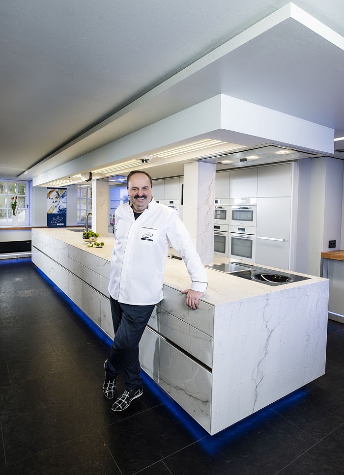 Johann Lafer vor seiner ST-ONE von Strasser - Foto Strasser
