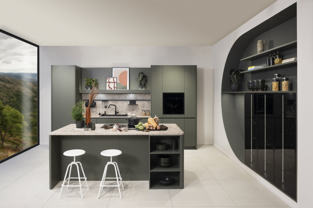 Häcker mattgrüne Inselküche